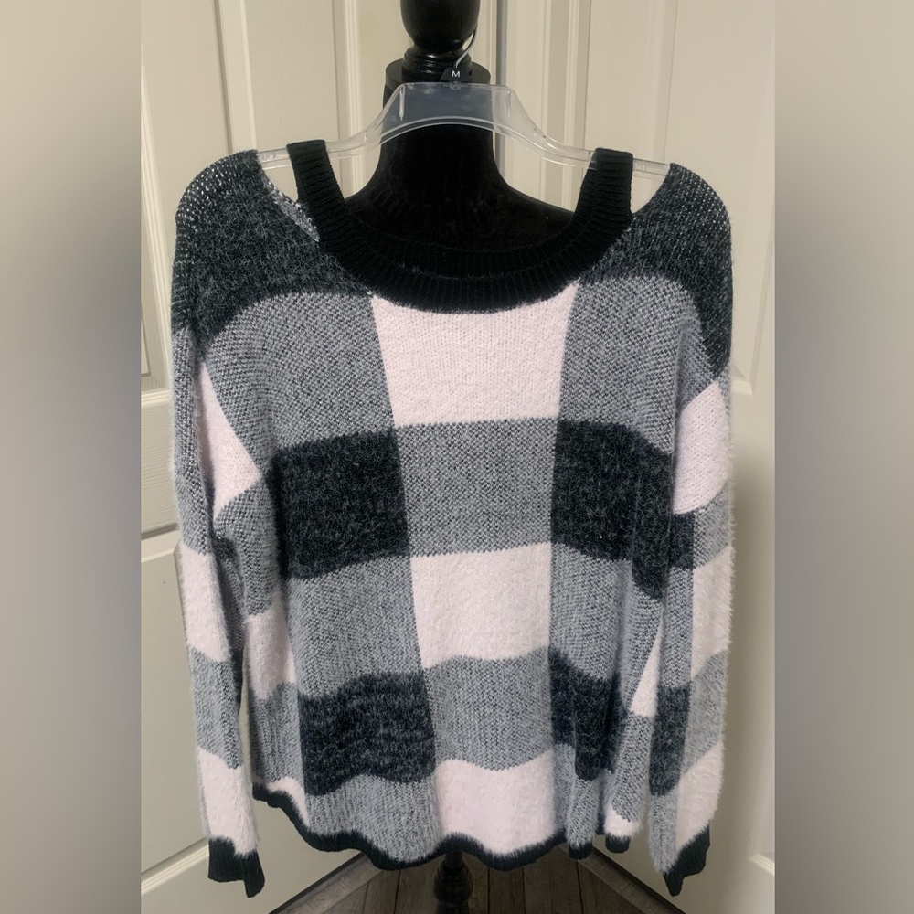 NWOT VENUS Eyelash Relaxed Fit Color Block Plaid Sweater